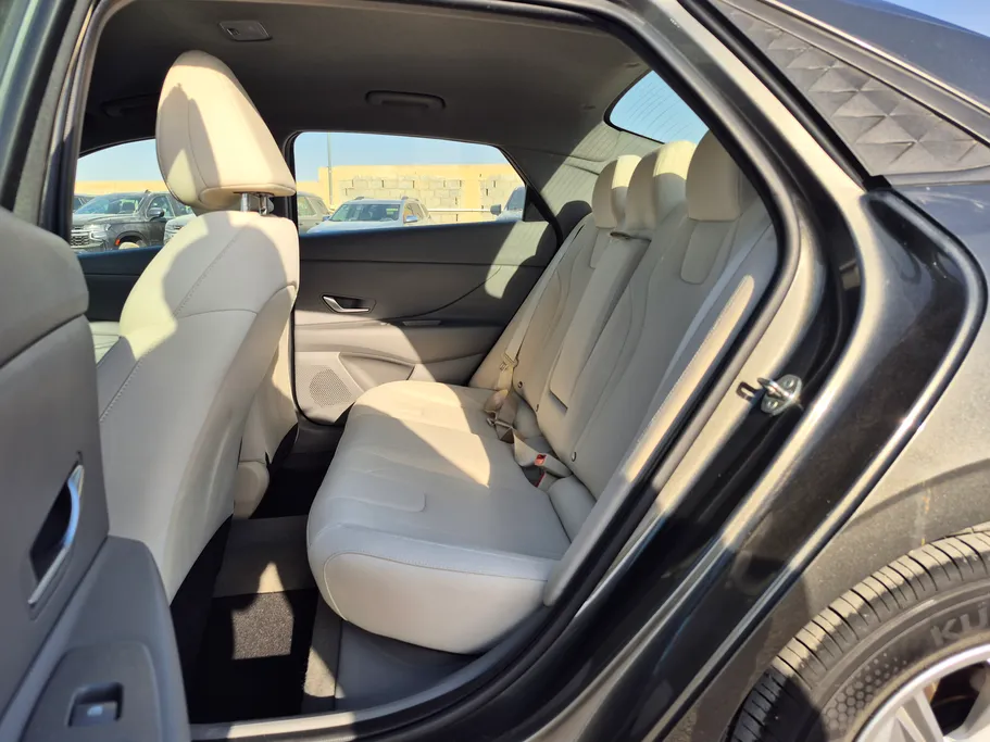2024 Hyundai Elantra Smart 