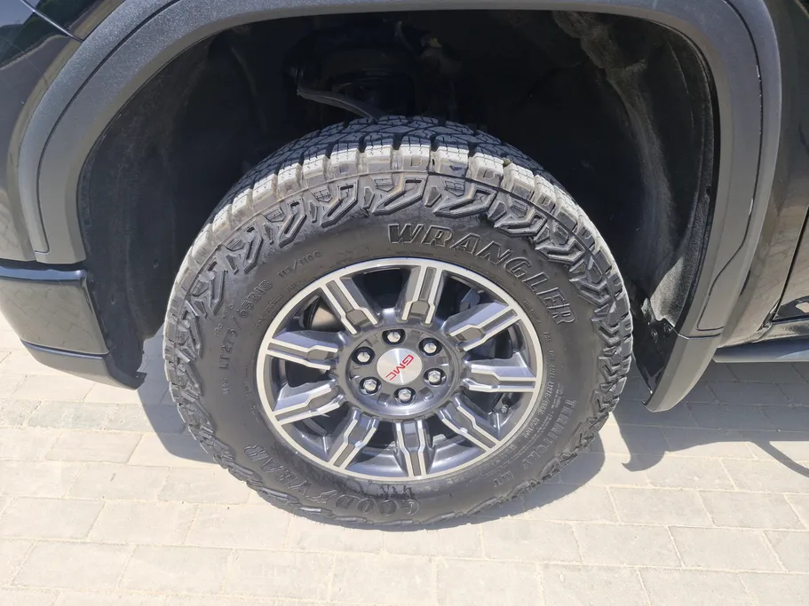 2024 GMC Sierra AT4 