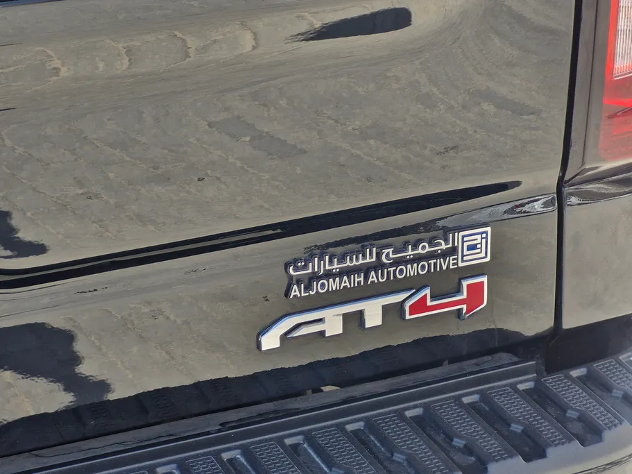 2024 GMC Sierra AT4 