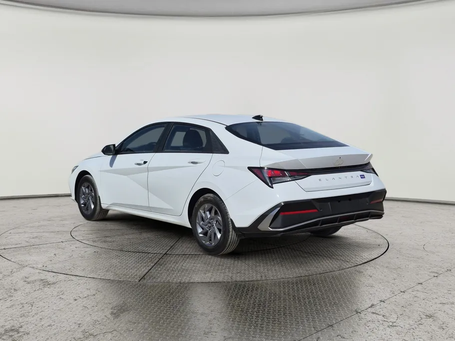 2025 Hyundai Elantra Smart 
