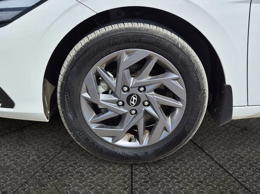 2025 Hyundai Elantra Smart 