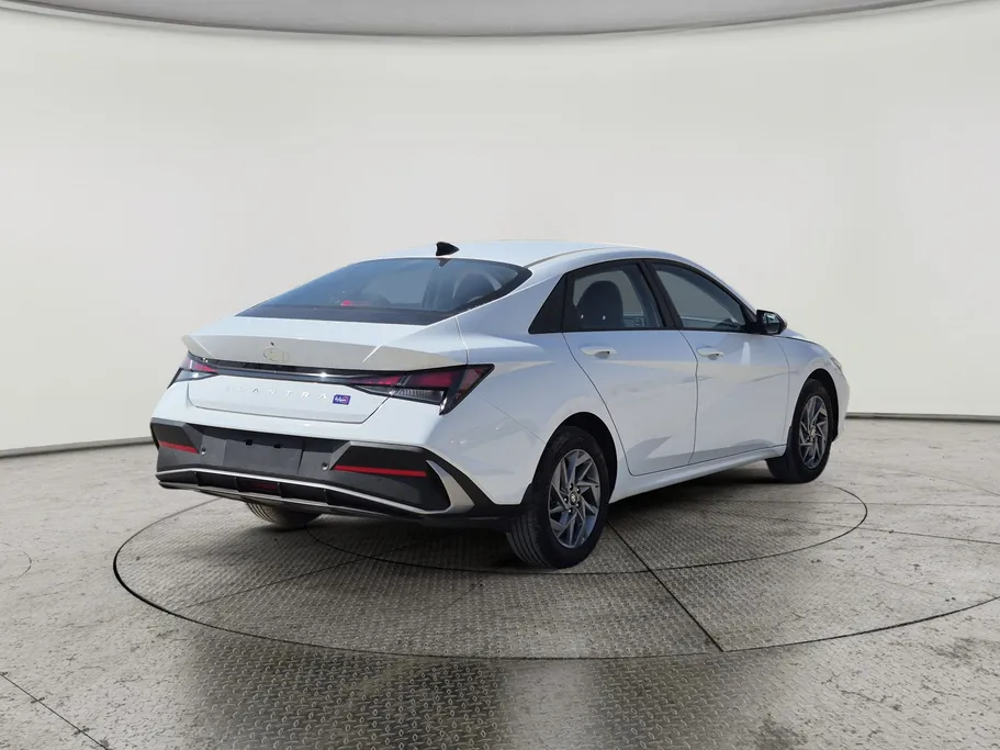 2025 Hyundai Elantra Smart 