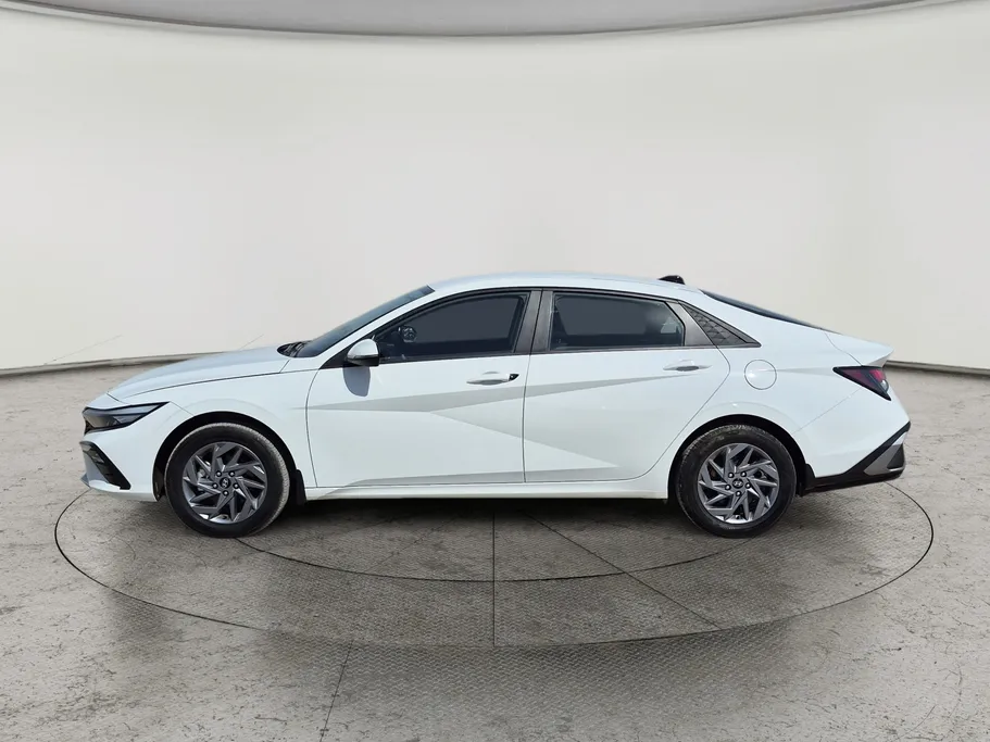 2025 Hyundai Elantra Smart 