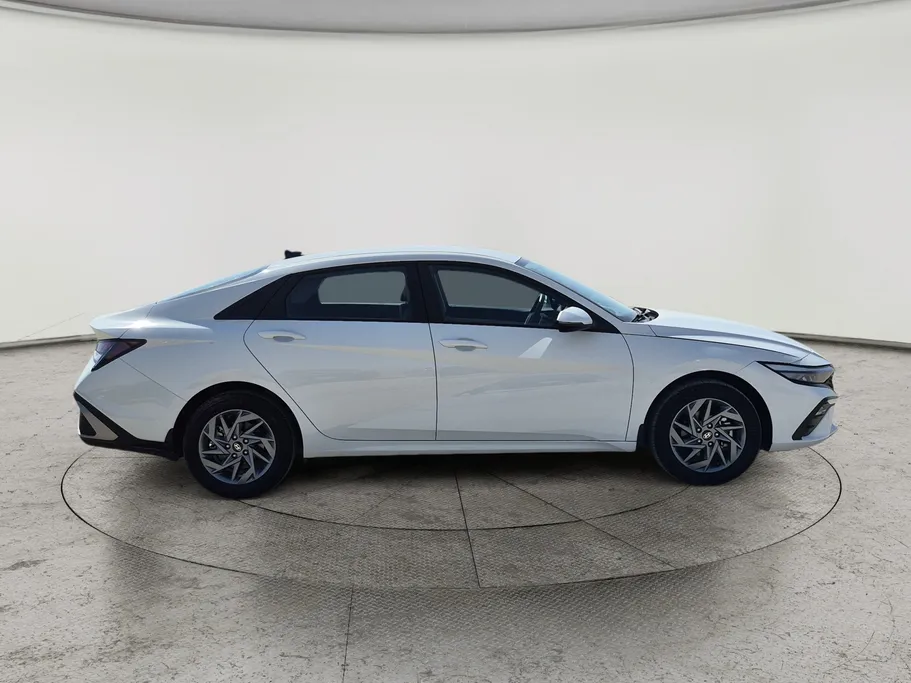 2025 Hyundai Elantra Smart 
