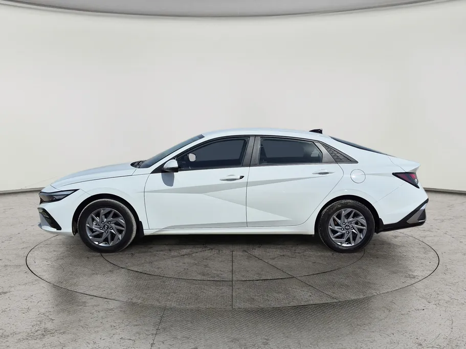 2025 Hyundai Elantra Smart 
