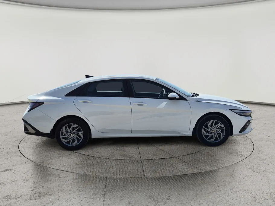 2025 Hyundai Elantra Smart 