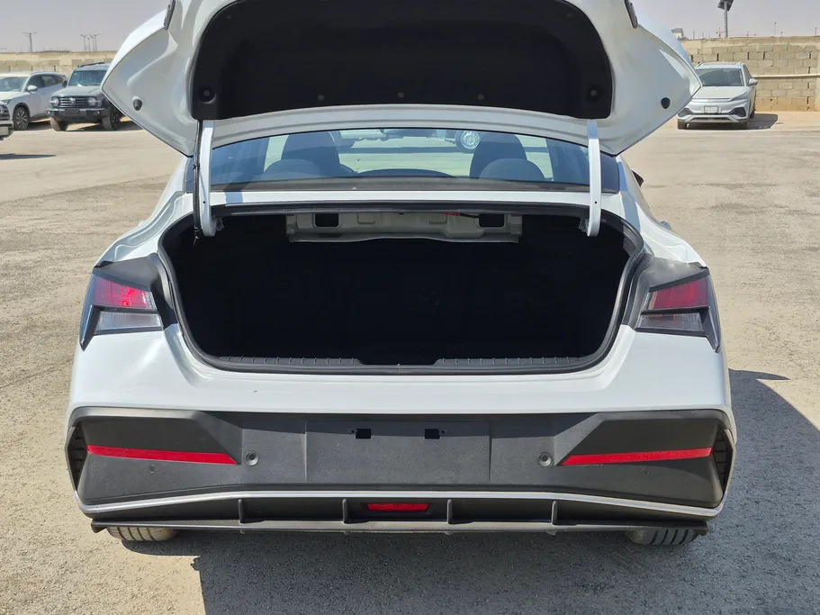 2025 Hyundai Elantra Smart 