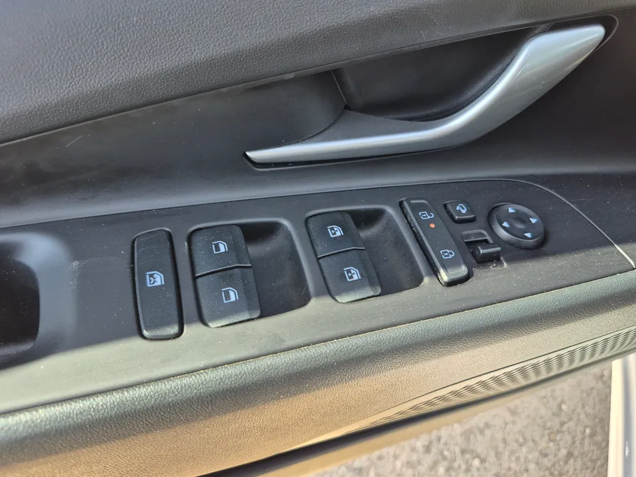 2025 Hyundai Elantra Smart 