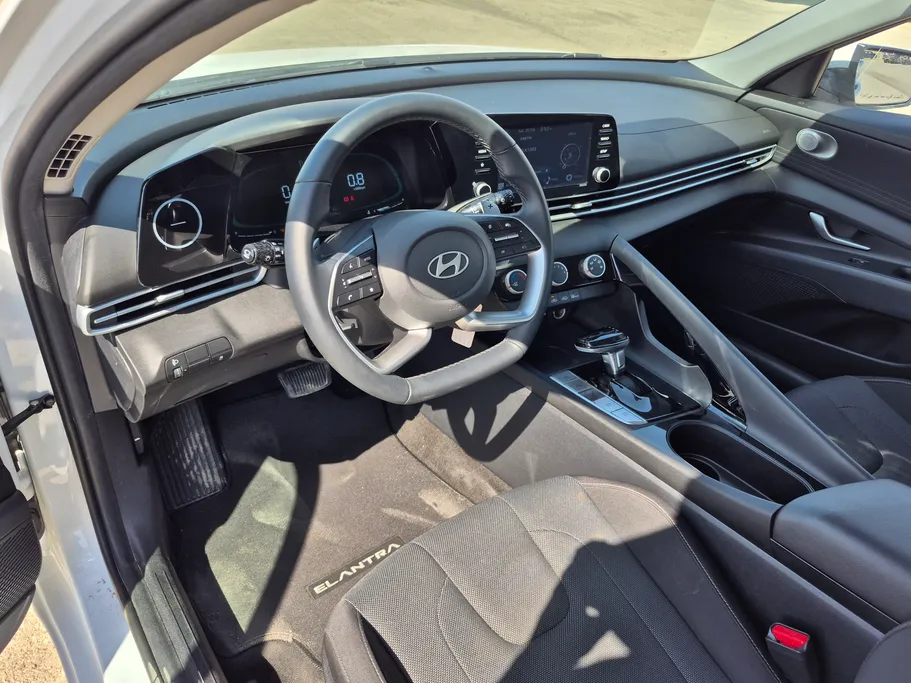 2025 Hyundai Elantra Smart 