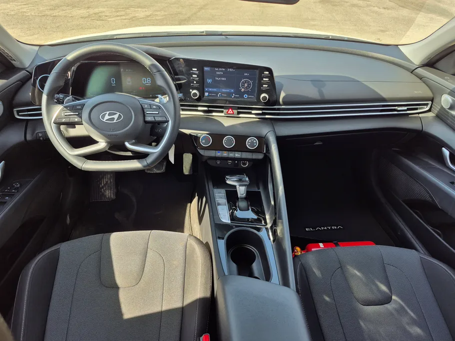 2025 Hyundai Elantra Smart 