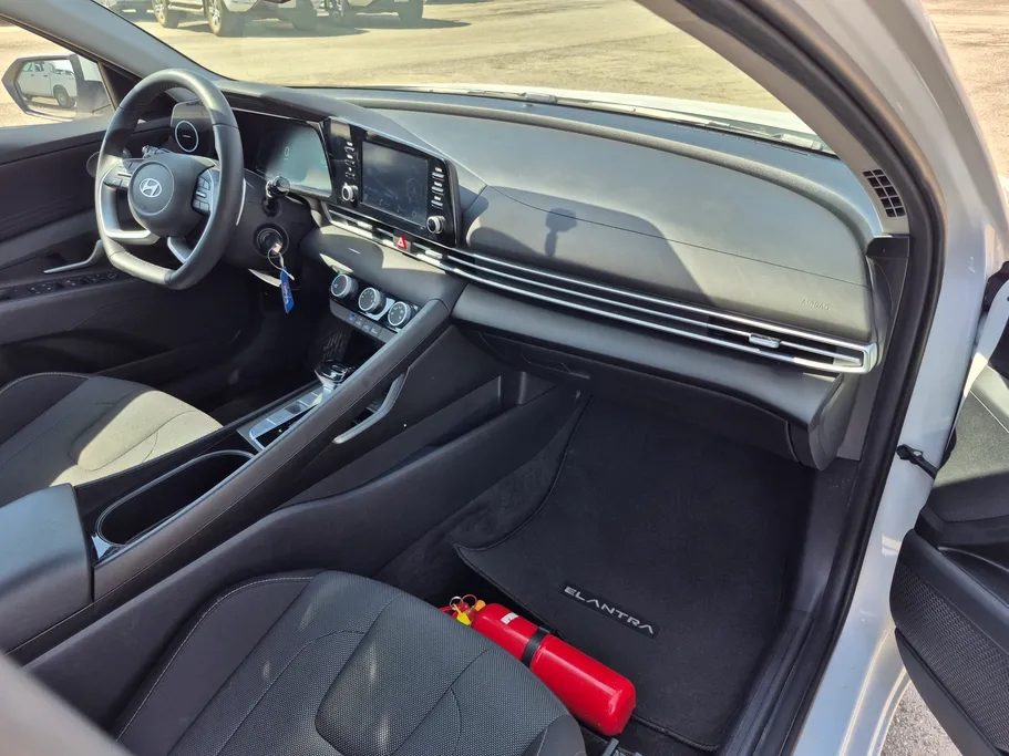 2025 Hyundai Elantra Smart 