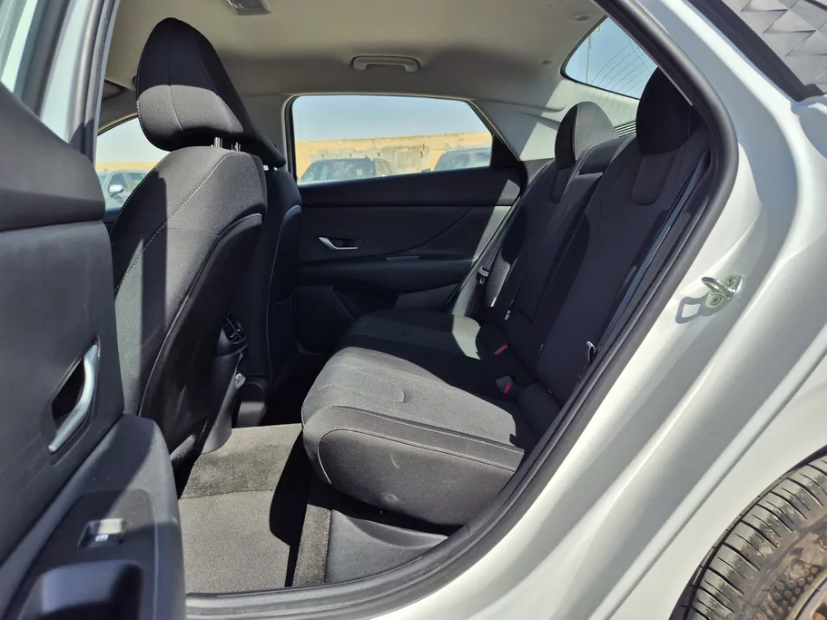 2025 Hyundai Elantra Smart 