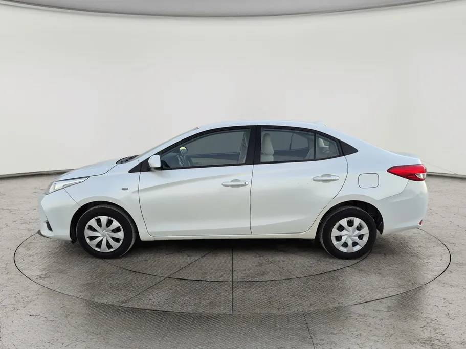 2022 Toyota Yaris  Y 