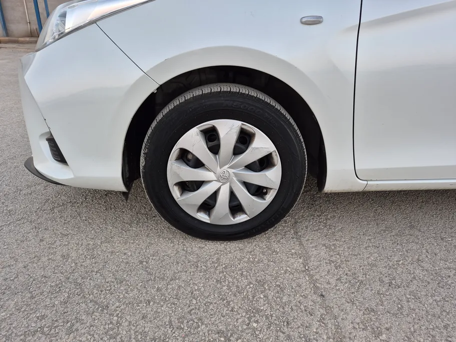 2022 Toyota Yaris  Y 
