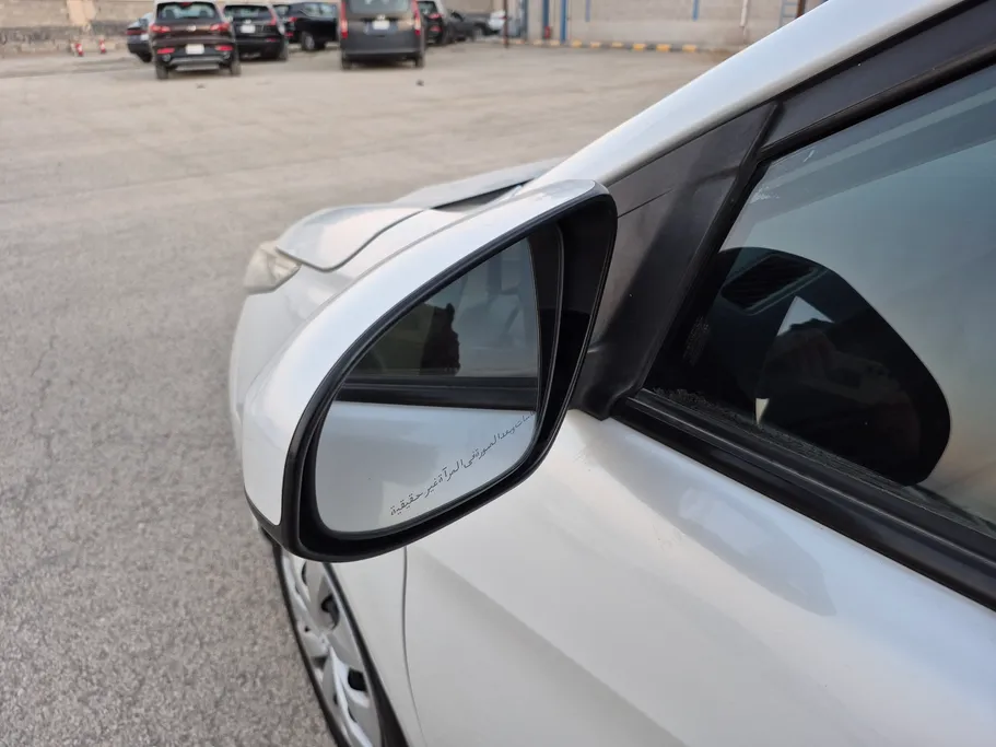 2022 Toyota Yaris  Y 