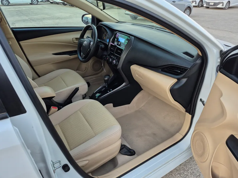 2022 Toyota Yaris  Y 