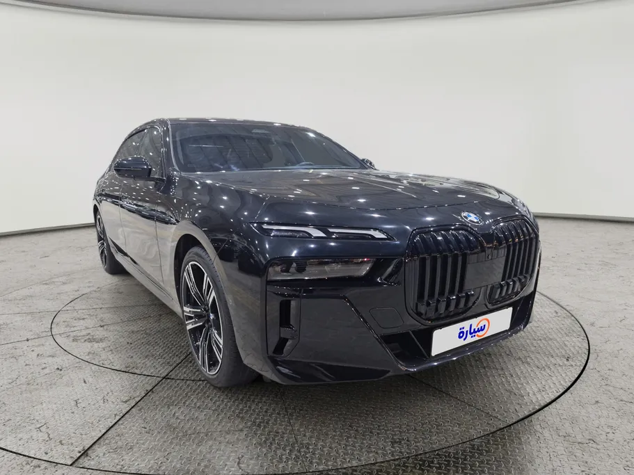 بي ام دبليو الفئة السابعة 740 i 2023 