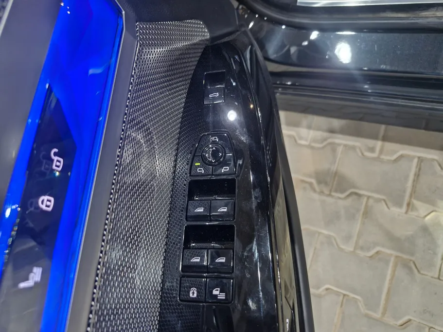 بي ام دبليو الفئة السابعة 740 i 2023 