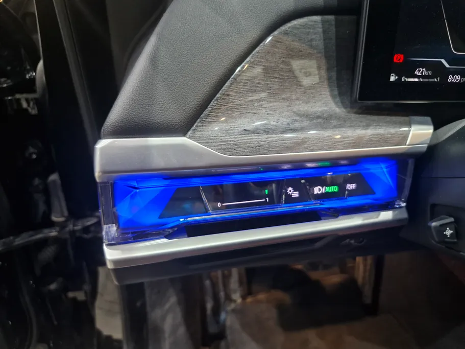 بي ام دبليو الفئة السابعة 740 i 2023 