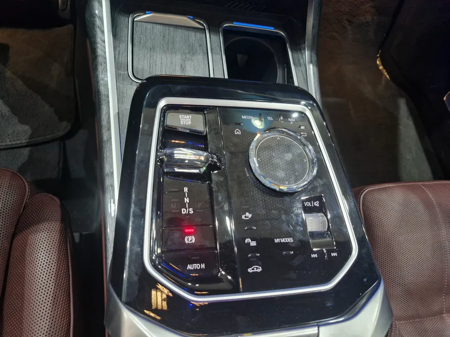 بي ام دبليو الفئة السابعة 740 i 2023 