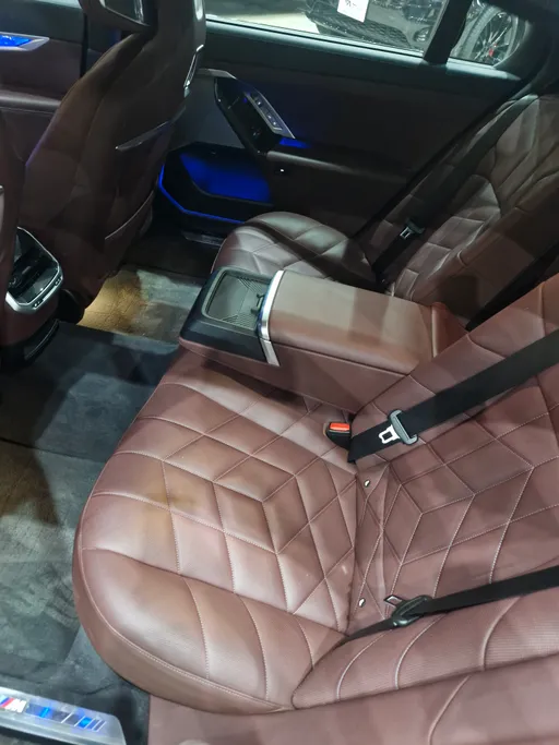 بي ام دبليو الفئة السابعة 740 i 2023 