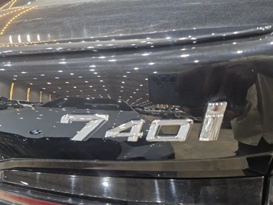 بي ام دبليو الفئة السابعة 740 i 2023 