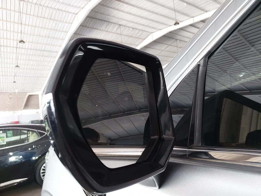 2023 GMC Yukon SLE 