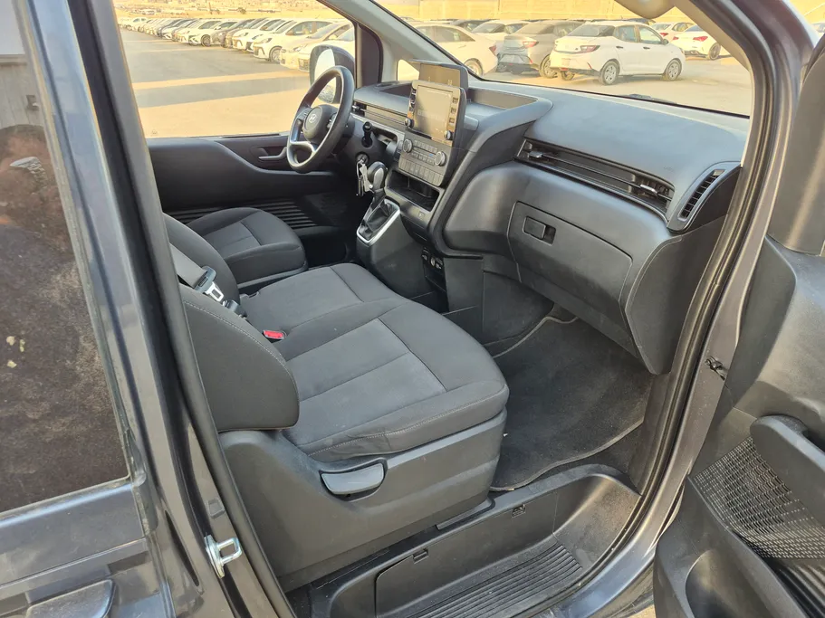 2024 Hyundai Staria Wagon 
