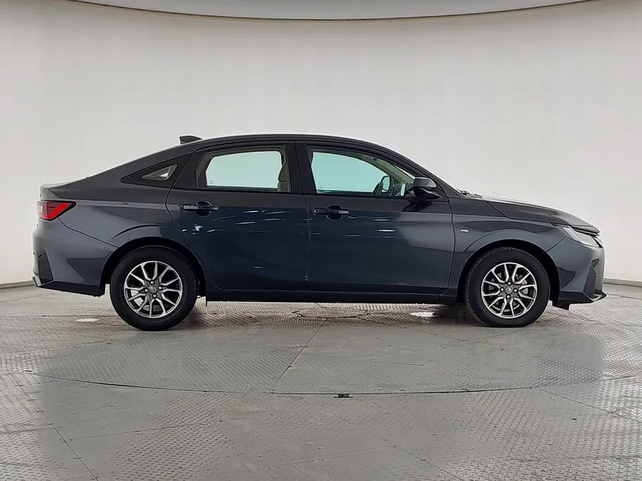 2024 Toyota Yaris  Y 