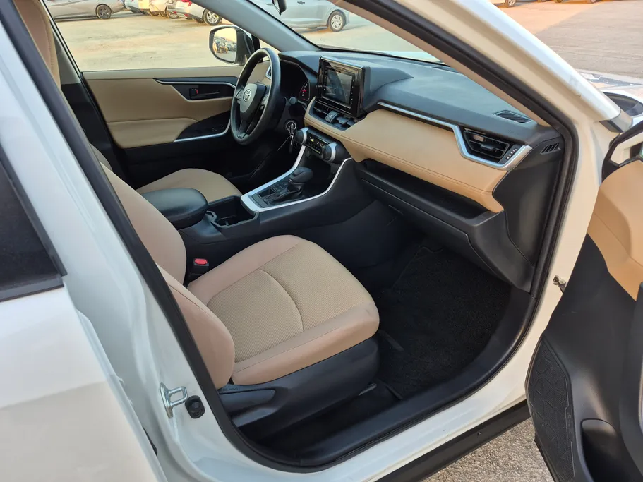 2022 Toyota RAV4 LE 