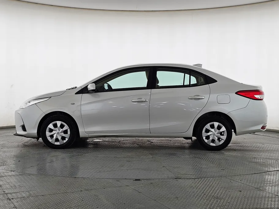 2022 Toyota Yaris  Y 