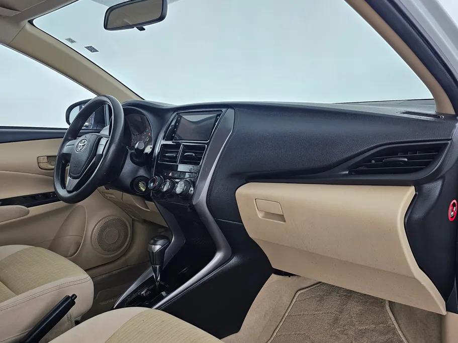 2022 Toyota Yaris  Y 