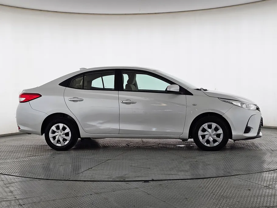2022 Toyota Yaris  Y 