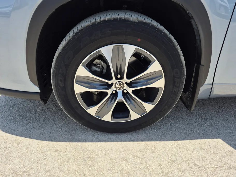 2023 Toyota Highlander GLE 