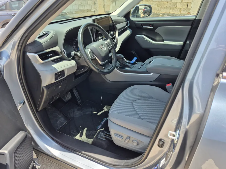 2023 Toyota Highlander GLE 