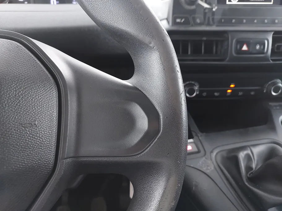 2021 Peugeot Partner Short van 