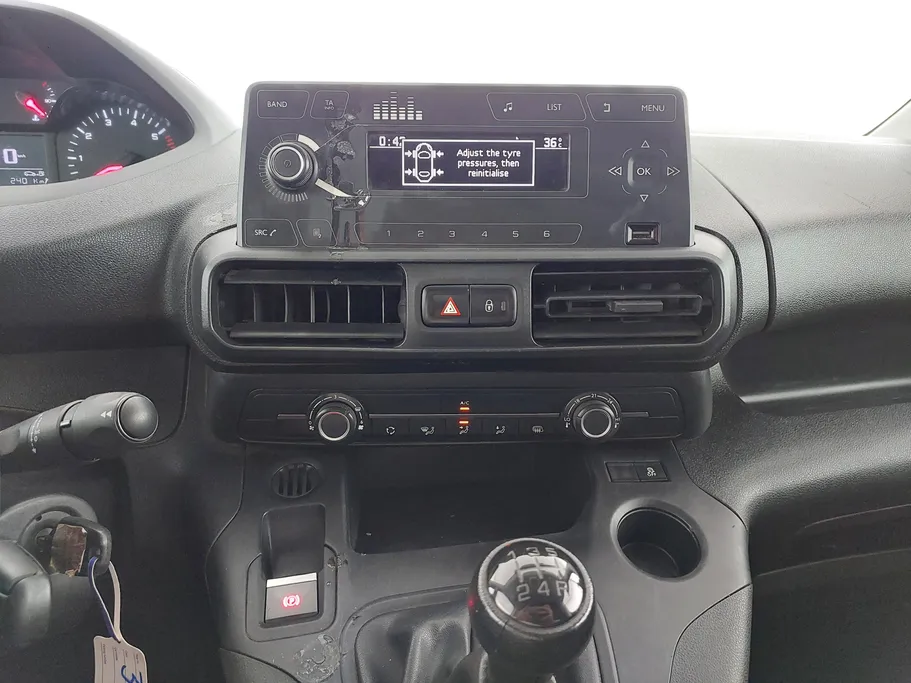2021 Peugeot Partner Short van 
