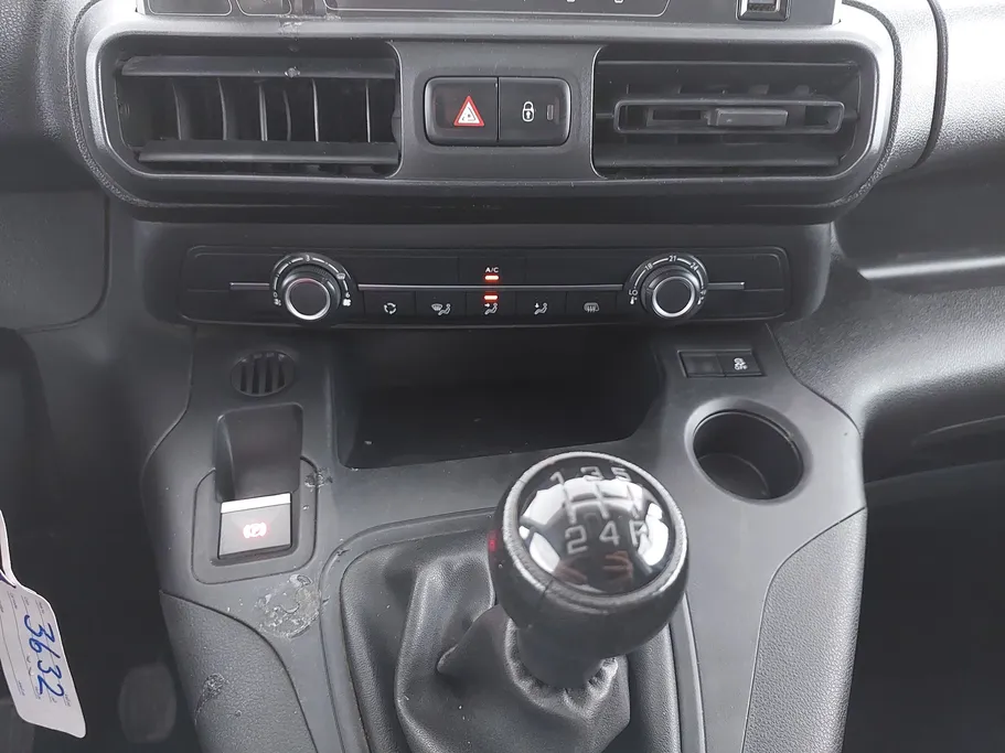 2021 Peugeot Partner Short van 