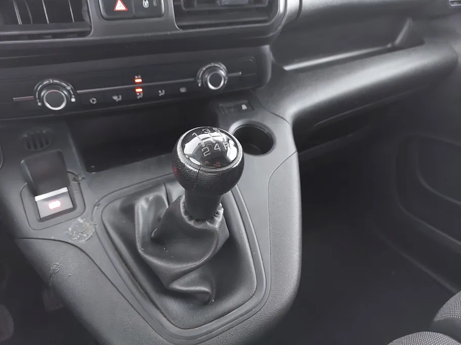 2021 Peugeot Partner Short van 