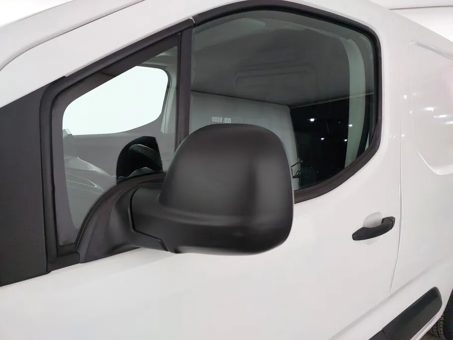 2021 Peugeot Partner Short van 