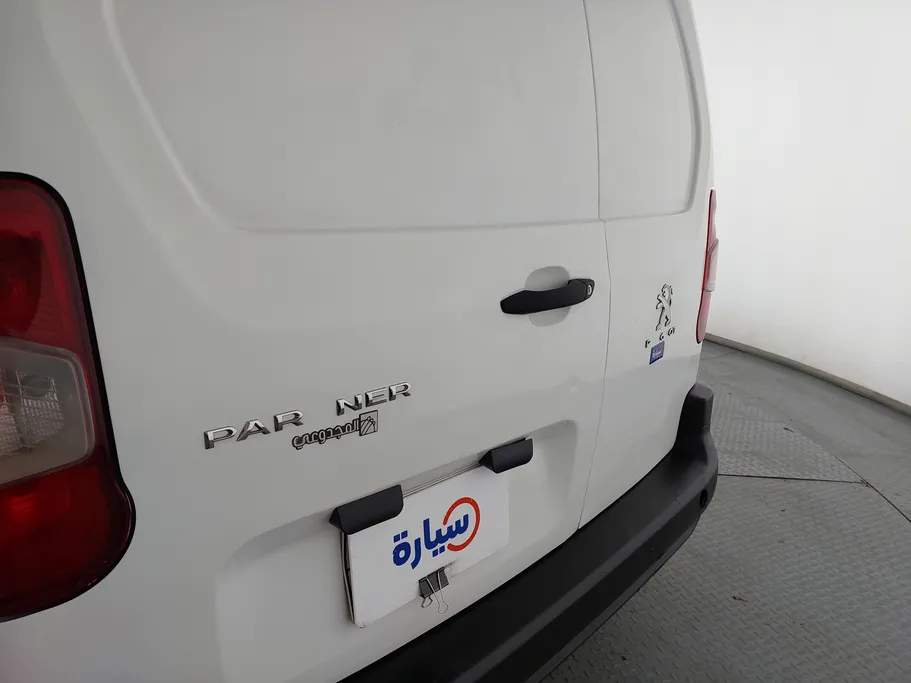 2021 Peugeot Partner Short van 