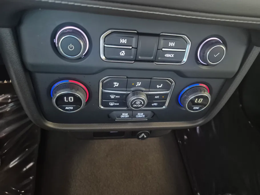 2024 Chevrolet Suburban LS 