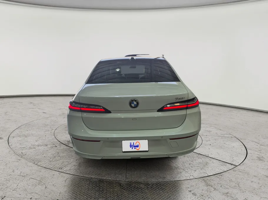 بي ام دبليو الفئة السابعة 735i 2024 