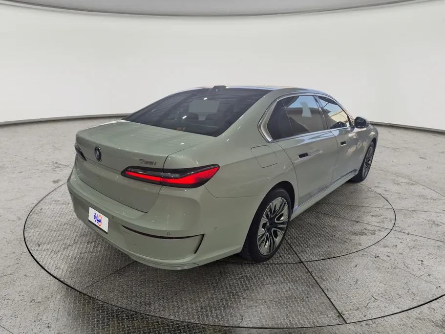 بي ام دبليو الفئة السابعة 735i 2024 