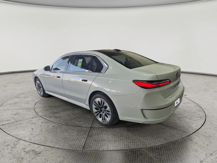 بي ام دبليو الفئة السابعة 735i 2024 