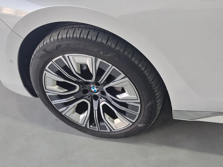 بي ام دبليو الفئة السابعة 735i 2024 