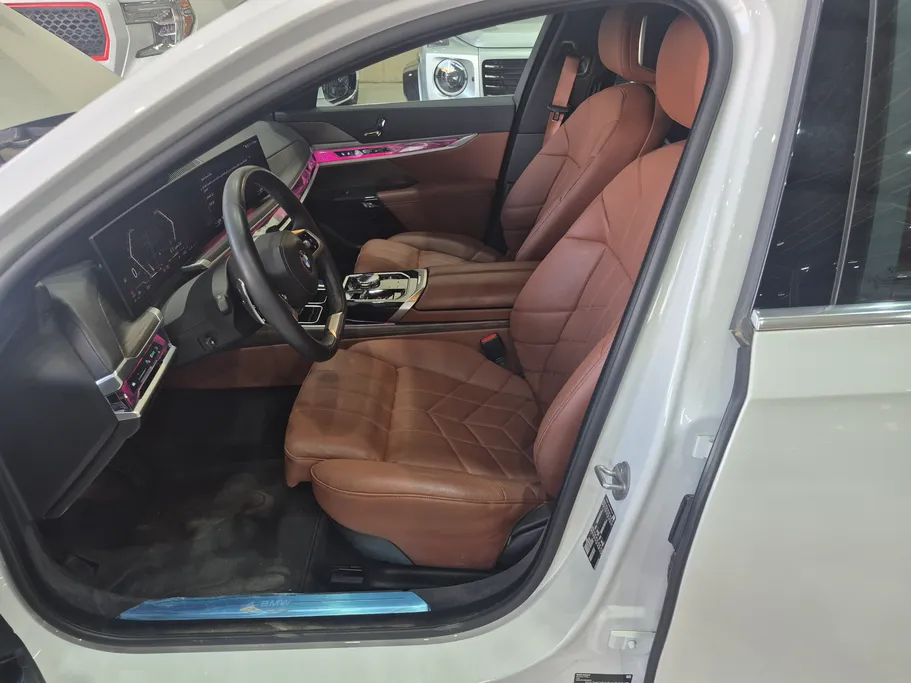 بي ام دبليو الفئة السابعة 735i 2024 