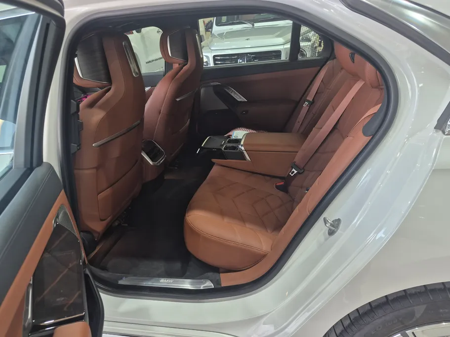 بي ام دبليو الفئة السابعة 735i 2024 