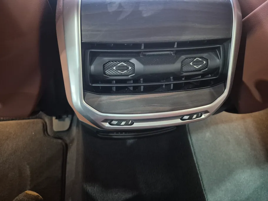 بي ام دبليو الفئة السابعة 735i 2024 