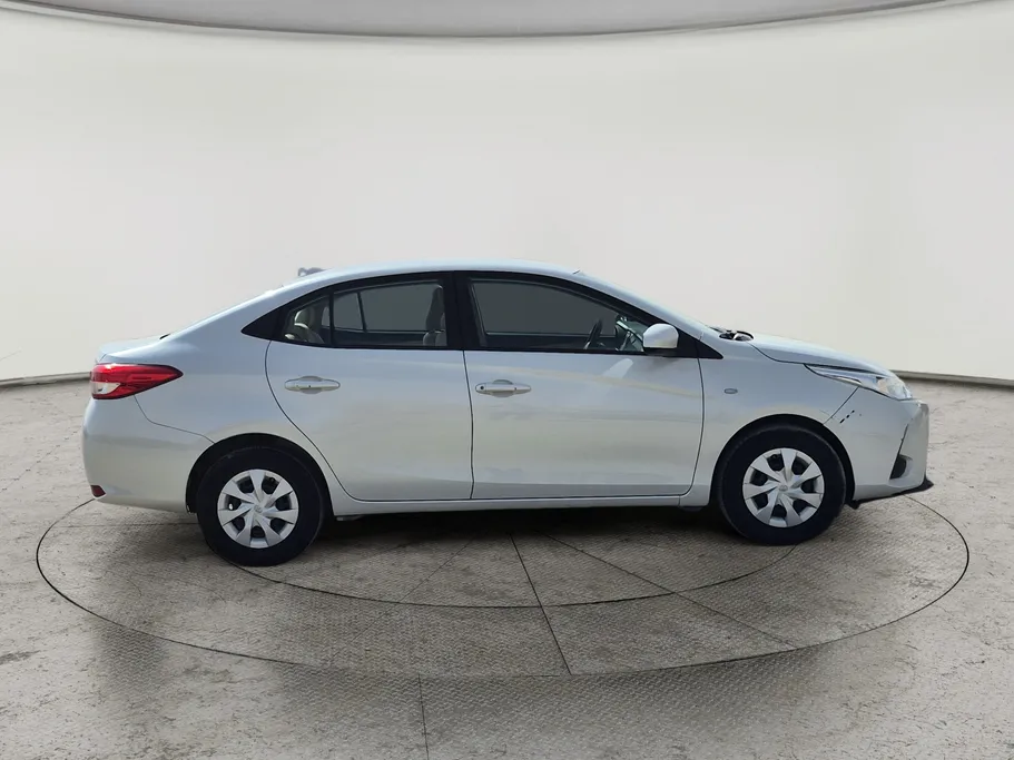 2022 Toyota Yaris  Y 